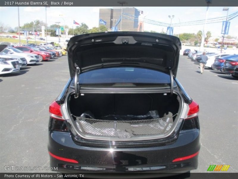 Black / Beige 2017 Hyundai Elantra SE