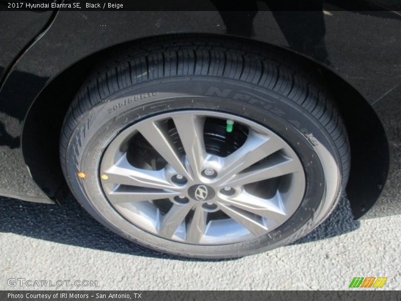 Black / Beige 2017 Hyundai Elantra SE