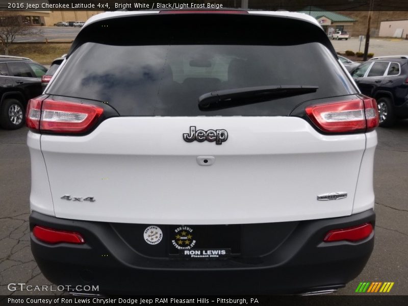 Bright White / Black/Light Frost Beige 2016 Jeep Cherokee Latitude 4x4