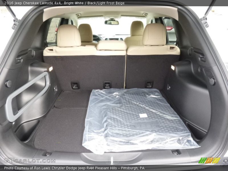 Bright White / Black/Light Frost Beige 2016 Jeep Cherokee Latitude 4x4