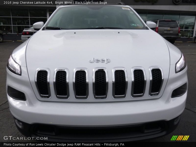 Bright White / Black/Light Frost Beige 2016 Jeep Cherokee Latitude 4x4