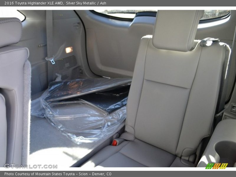 Silver Sky Metallic / Ash 2016 Toyota Highlander XLE AWD