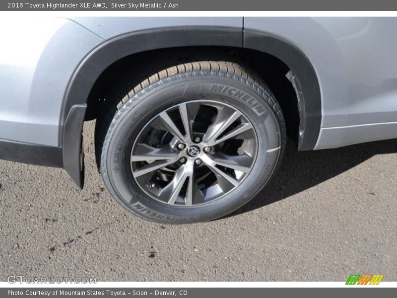  2016 Highlander XLE AWD Wheel