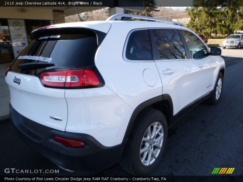 Bright White / Black 2016 Jeep Cherokee Latitude 4x4