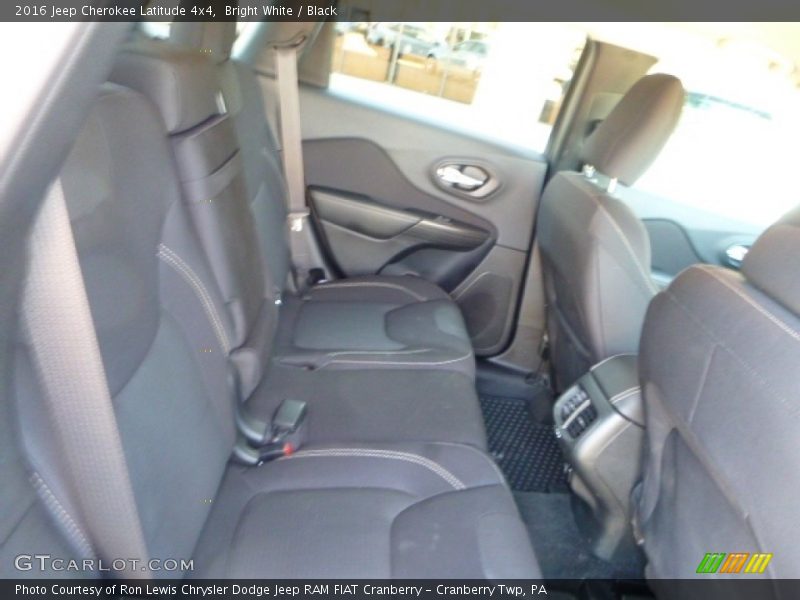 Bright White / Black 2016 Jeep Cherokee Latitude 4x4