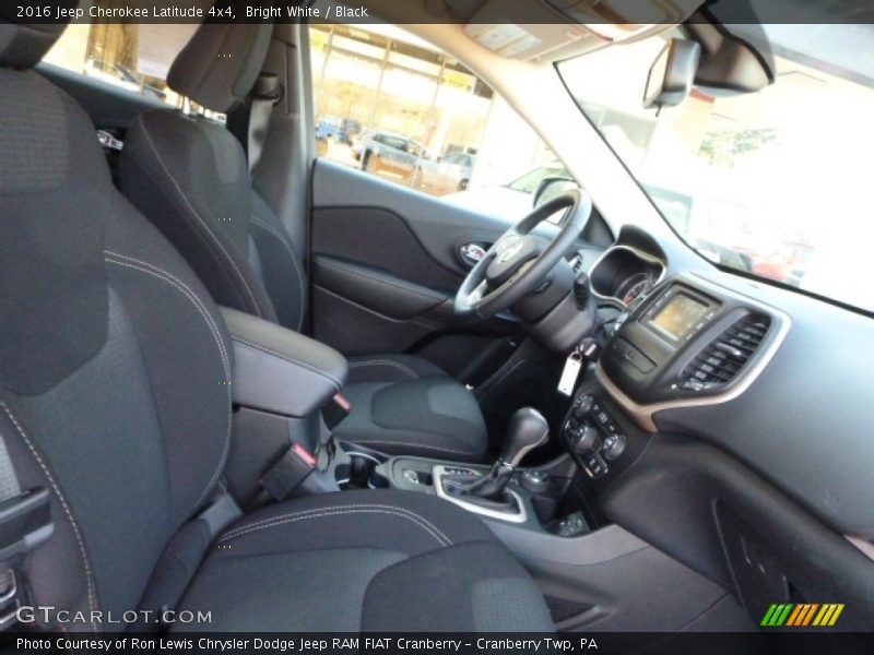 Bright White / Black 2016 Jeep Cherokee Latitude 4x4