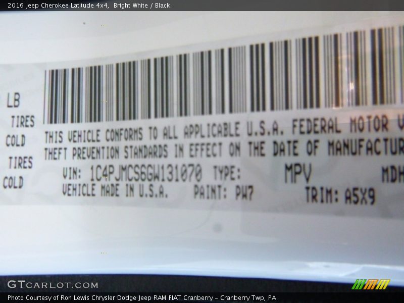 Bright White / Black 2016 Jeep Cherokee Latitude 4x4