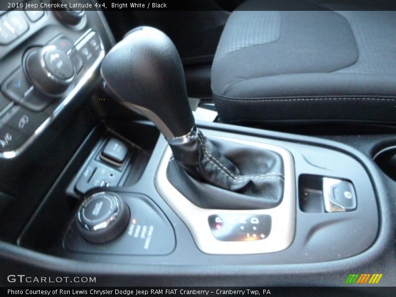 Bright White / Black 2016 Jeep Cherokee Latitude 4x4