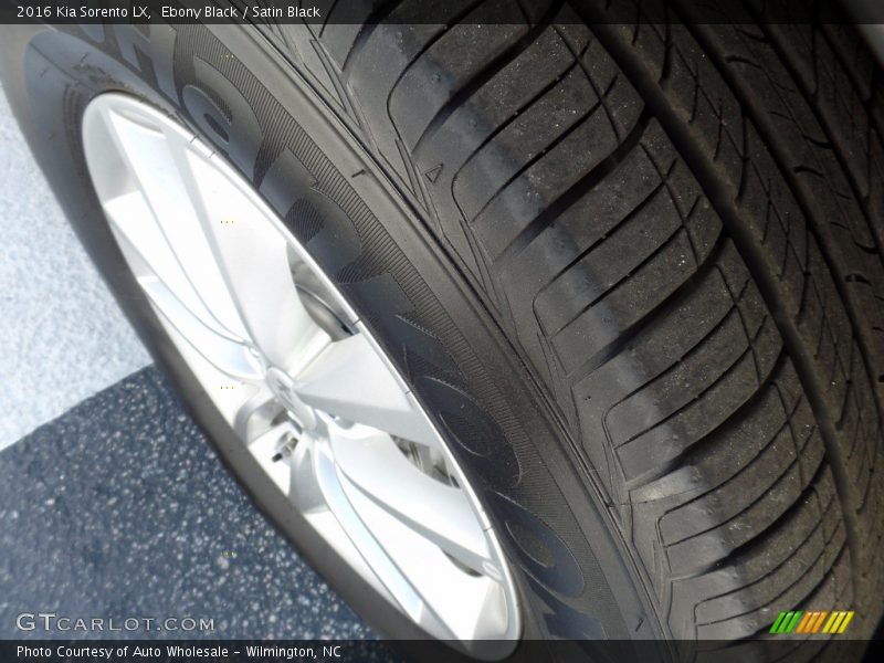 Ebony Black / Satin Black 2016 Kia Sorento LX