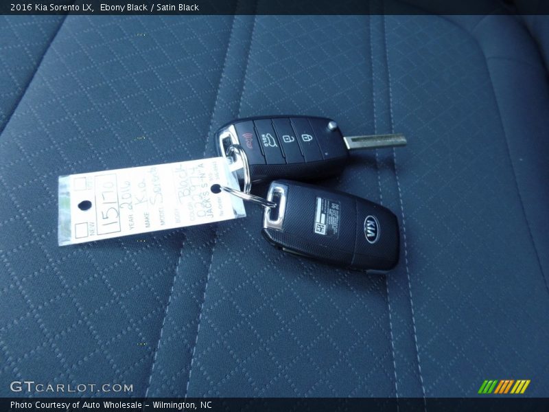 Ebony Black / Satin Black 2016 Kia Sorento LX