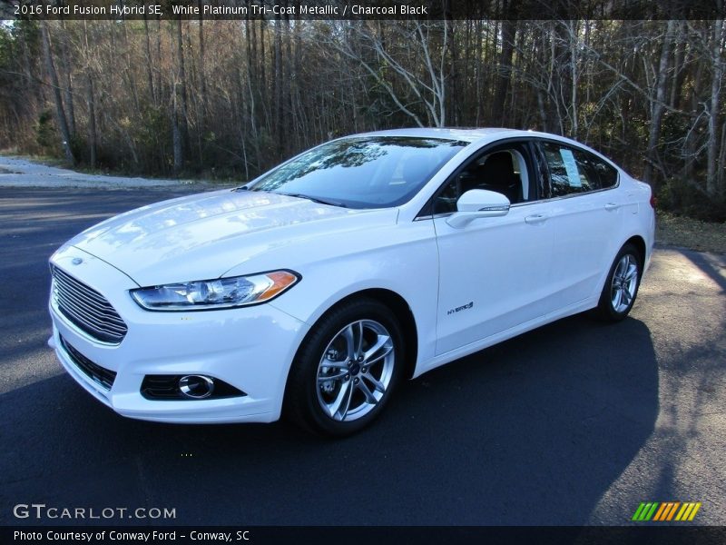 Front 3/4 View of 2016 Fusion Hybrid SE