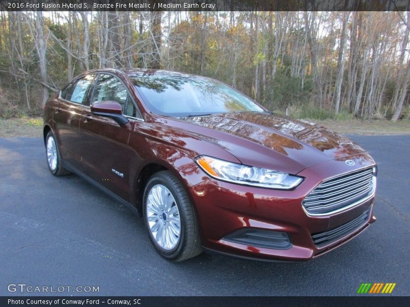 Front 3/4 View of 2016 Fusion Hybrid S