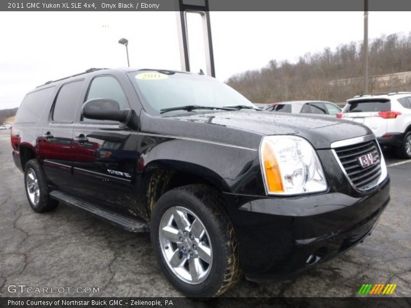 Front 3/4 View of 2011 Yukon XL SLE 4x4