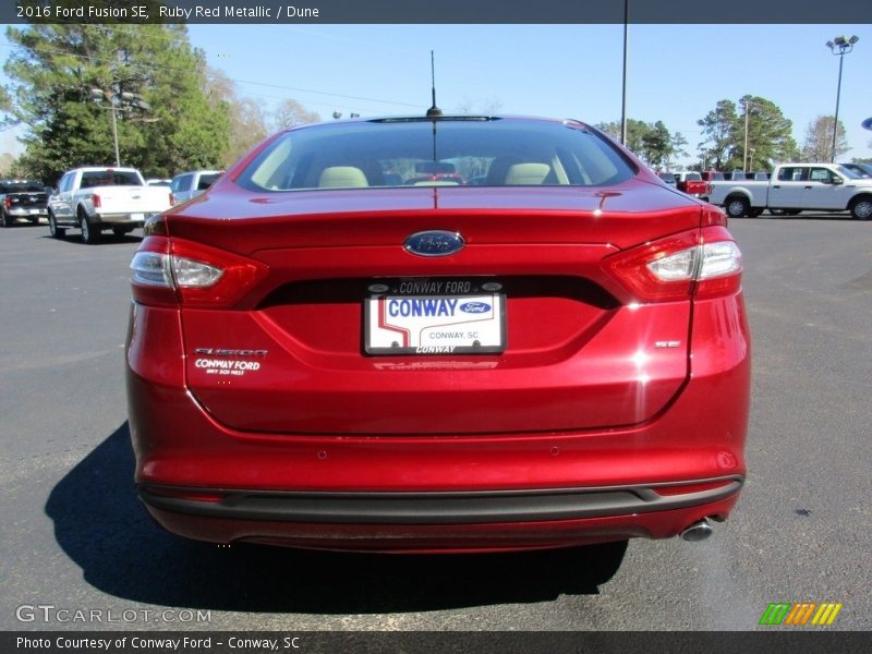 Ruby Red Metallic / Dune 2016 Ford Fusion SE