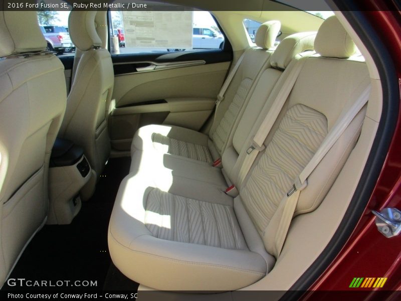 Ruby Red Metallic / Dune 2016 Ford Fusion SE