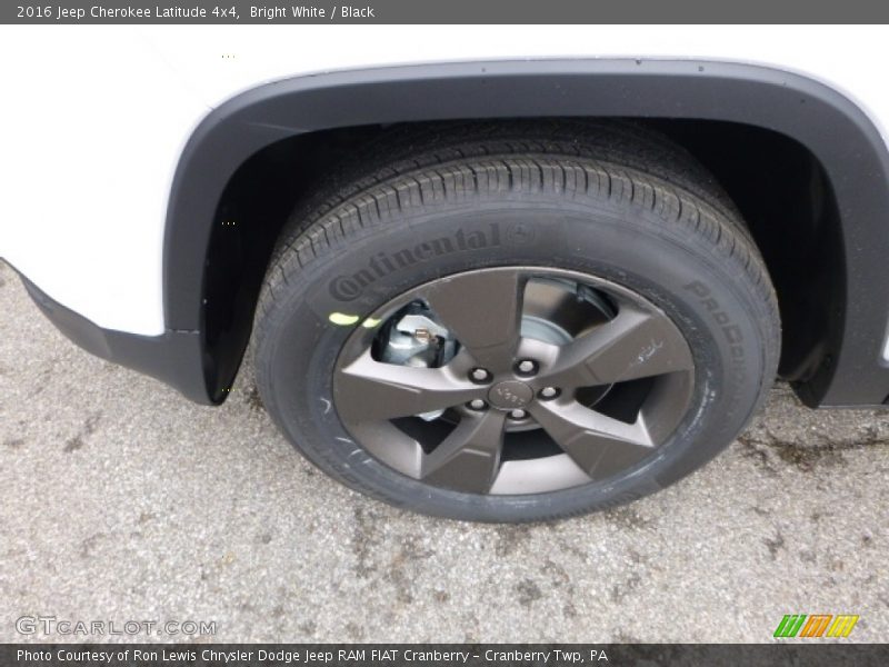 Bright White / Black 2016 Jeep Cherokee Latitude 4x4