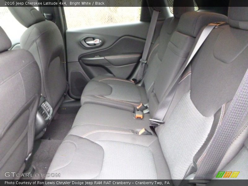 Bright White / Black 2016 Jeep Cherokee Latitude 4x4