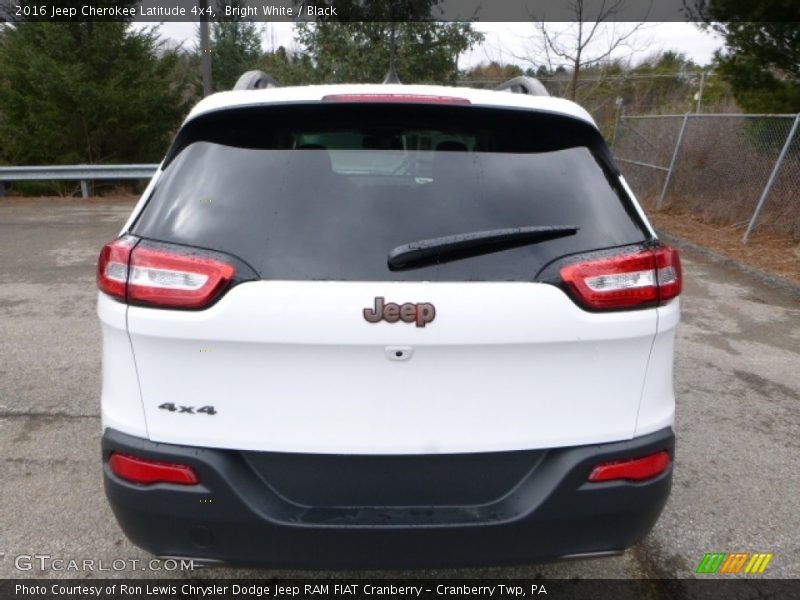 Bright White / Black 2016 Jeep Cherokee Latitude 4x4
