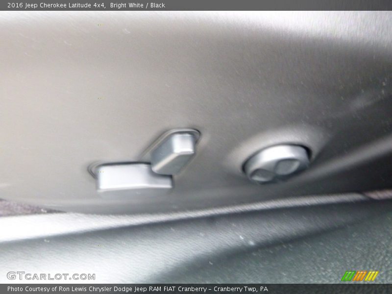 Bright White / Black 2016 Jeep Cherokee Latitude 4x4
