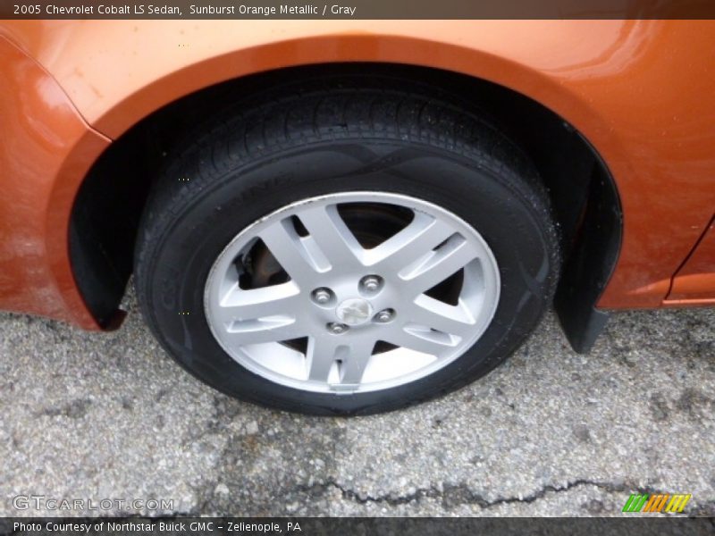 Sunburst Orange Metallic / Gray 2005 Chevrolet Cobalt LS Sedan