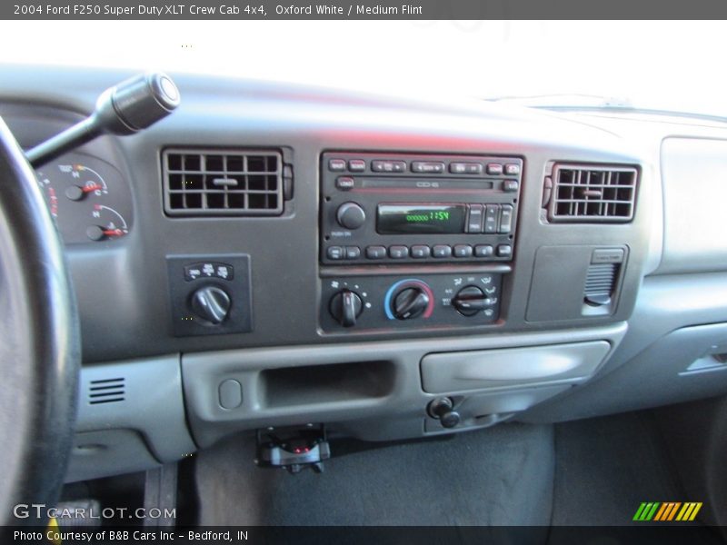 Oxford White / Medium Flint 2004 Ford F250 Super Duty XLT Crew Cab 4x4