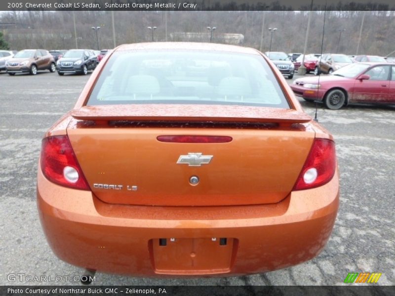 Sunburst Orange Metallic / Gray 2005 Chevrolet Cobalt LS Sedan