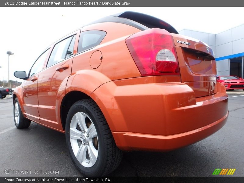 Mango Tango Pearl / Dark Slate Gray 2011 Dodge Caliber Mainstreet