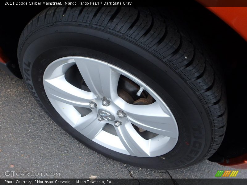 Mango Tango Pearl / Dark Slate Gray 2011 Dodge Caliber Mainstreet