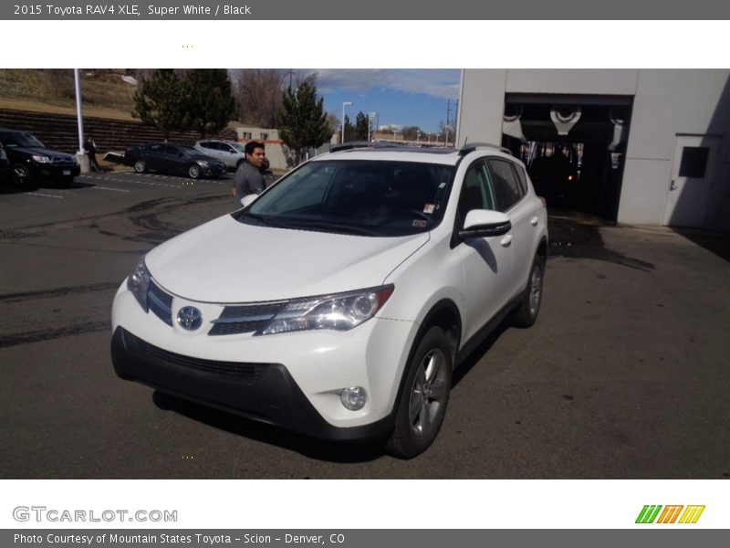Super White / Black 2015 Toyota RAV4 XLE