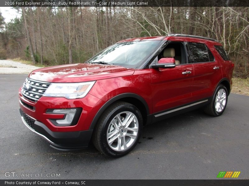 Front 3/4 View of 2016 Explorer Limited