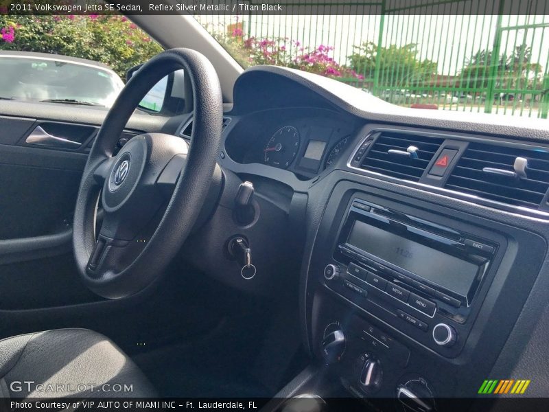 Reflex Silver Metallic / Titan Black 2011 Volkswagen Jetta SE Sedan