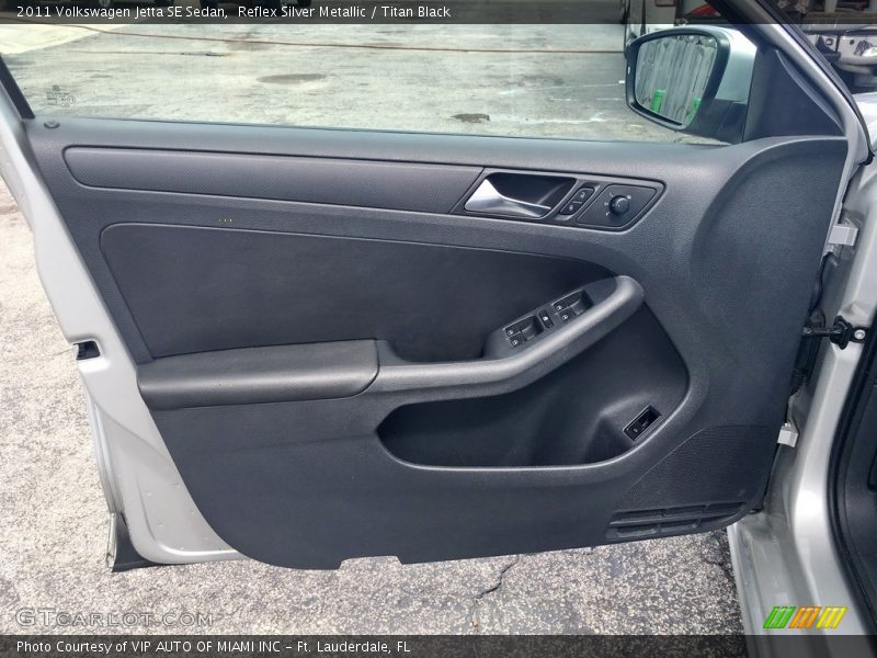 Reflex Silver Metallic / Titan Black 2011 Volkswagen Jetta SE Sedan