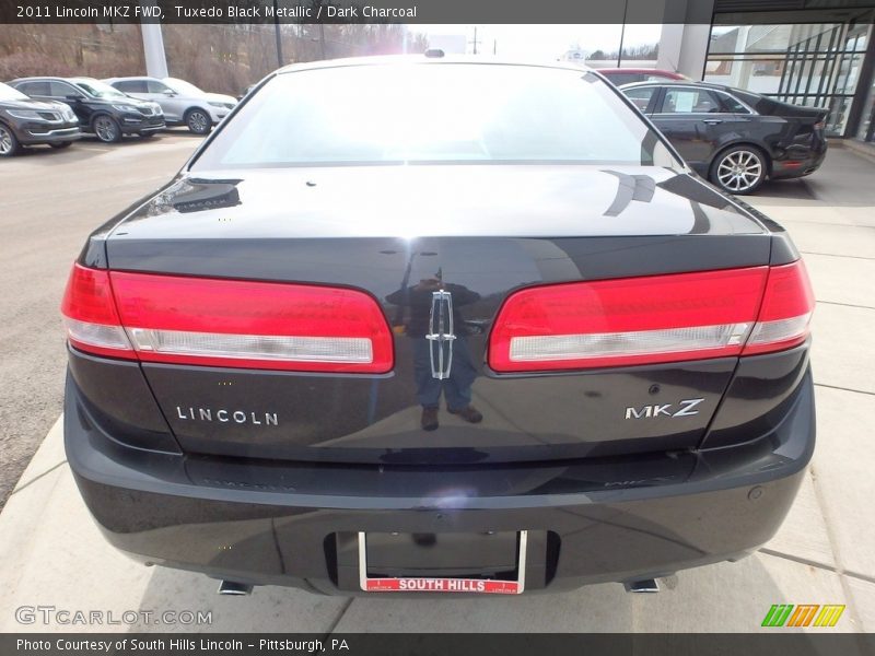 Tuxedo Black Metallic / Dark Charcoal 2011 Lincoln MKZ FWD