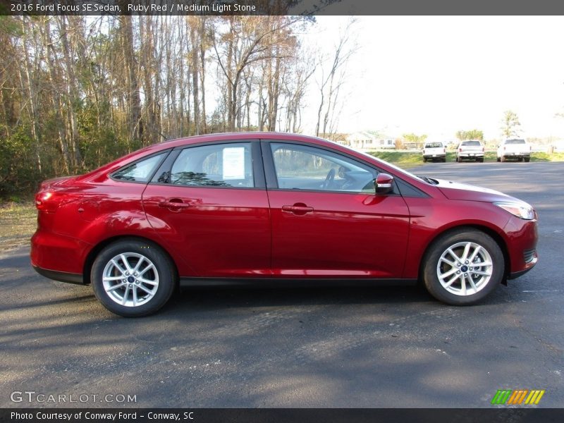 Ruby Red / Medium Light Stone 2016 Ford Focus SE Sedan