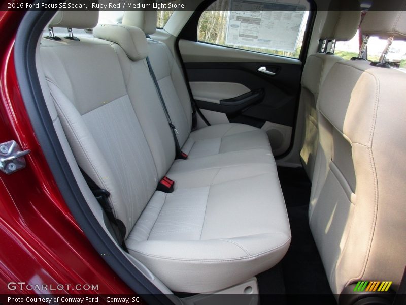 Ruby Red / Medium Light Stone 2016 Ford Focus SE Sedan