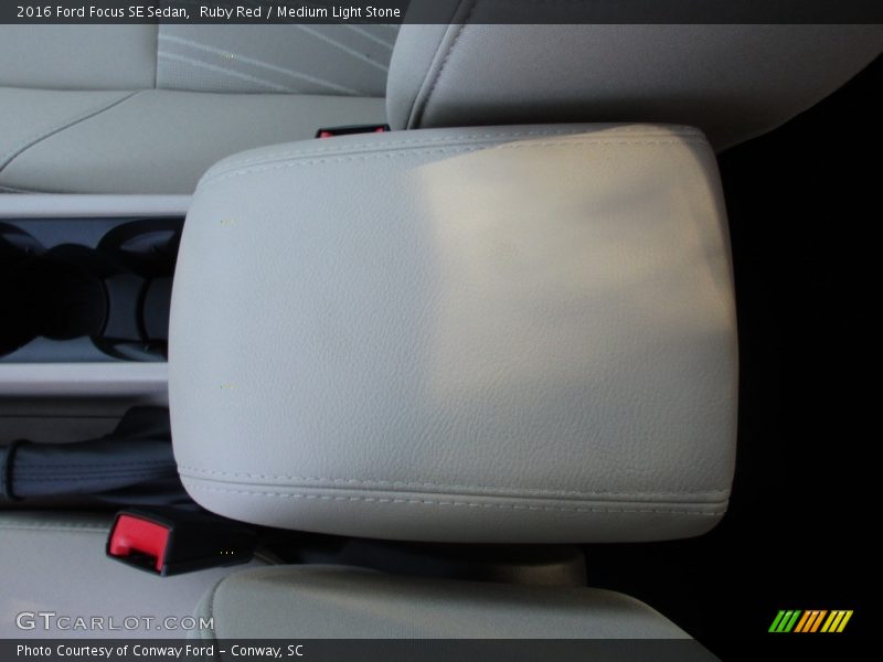 Ruby Red / Medium Light Stone 2016 Ford Focus SE Sedan