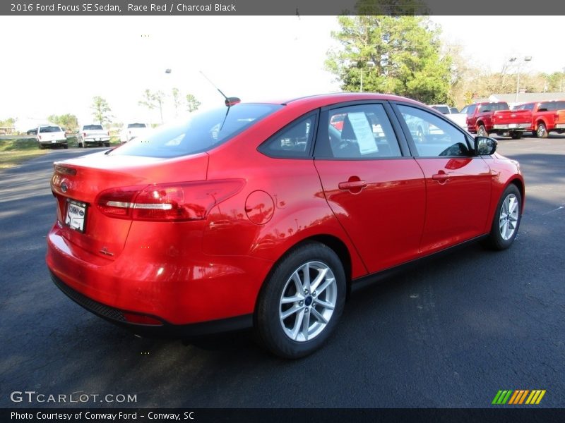 Race Red / Charcoal Black 2016 Ford Focus SE Sedan