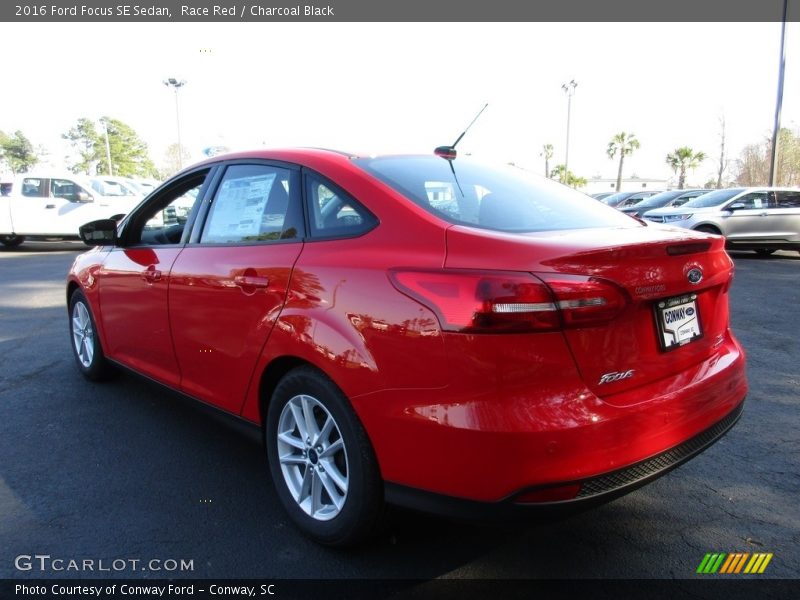 Race Red / Charcoal Black 2016 Ford Focus SE Sedan