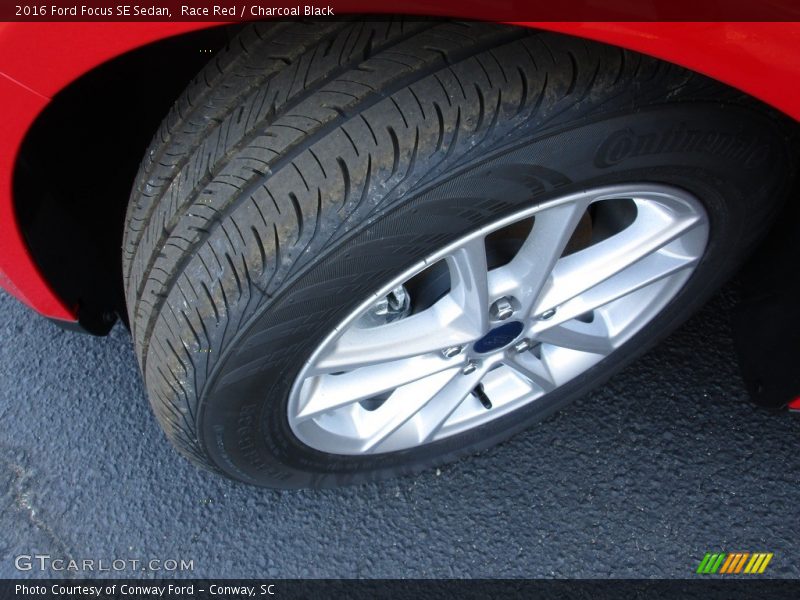 Race Red / Charcoal Black 2016 Ford Focus SE Sedan