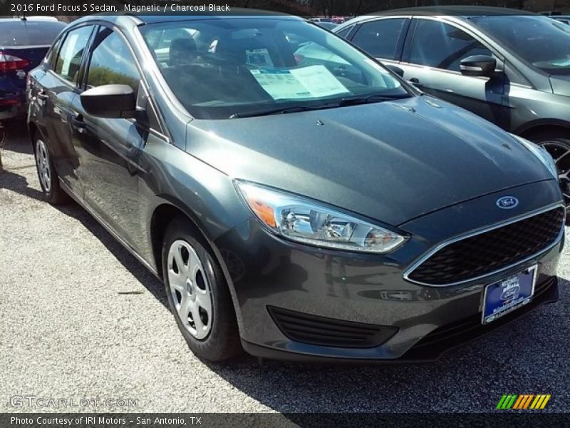 Magnetic / Charcoal Black 2016 Ford Focus S Sedan