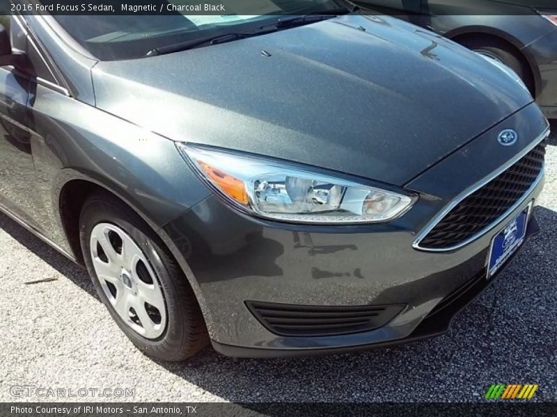 Magnetic / Charcoal Black 2016 Ford Focus S Sedan