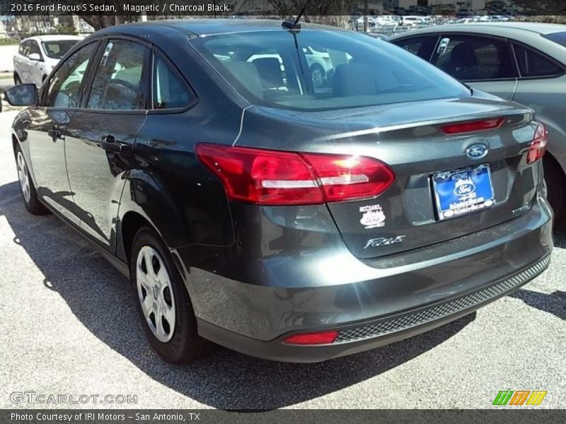 Magnetic / Charcoal Black 2016 Ford Focus S Sedan