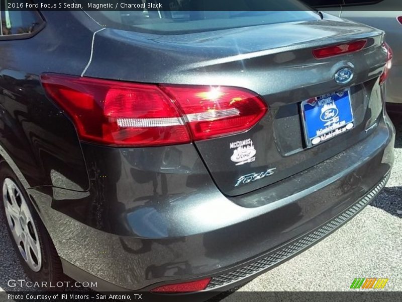 Magnetic / Charcoal Black 2016 Ford Focus S Sedan