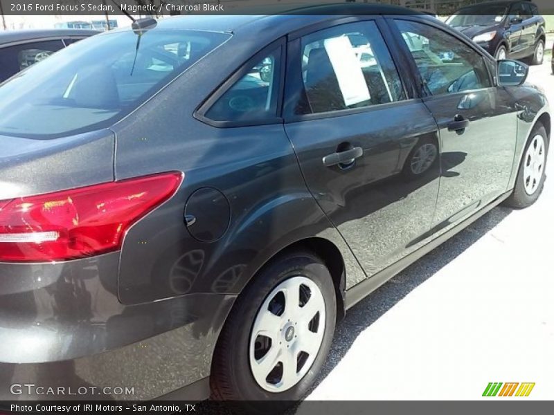Magnetic / Charcoal Black 2016 Ford Focus S Sedan