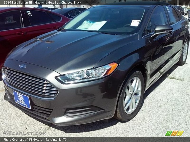 Magnetic Metallic / Charcoal Black 2016 Ford Fusion SE