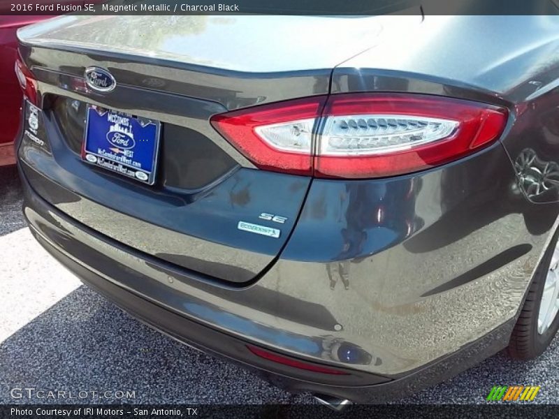Magnetic Metallic / Charcoal Black 2016 Ford Fusion SE