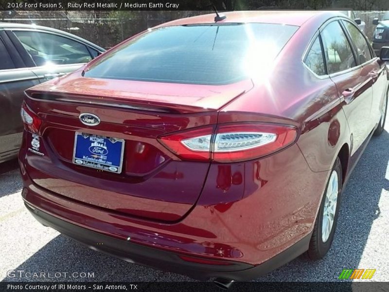 Ruby Red Metallic / Medium Earth Gray 2016 Ford Fusion S