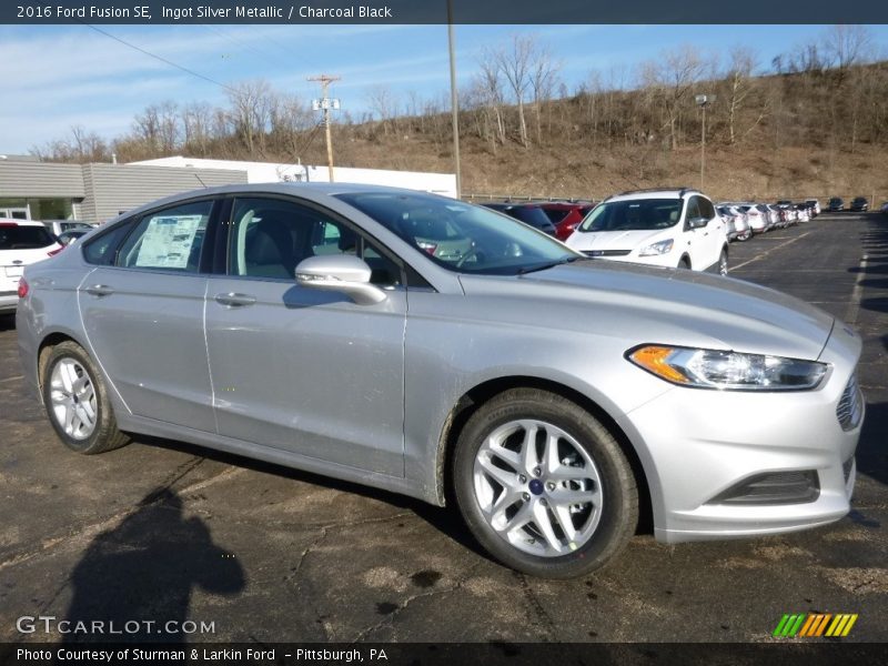 Front 3/4 View of 2016 Fusion SE