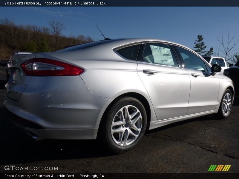 Ingot Silver Metallic / Charcoal Black 2016 Ford Fusion SE