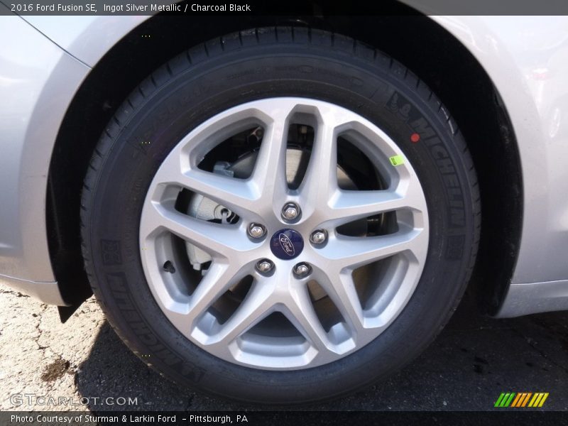 Ingot Silver Metallic / Charcoal Black 2016 Ford Fusion SE